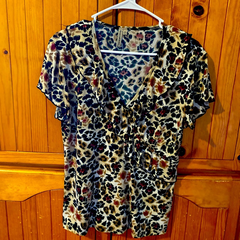 Beautiful printed blouse in soft stretchy fabric